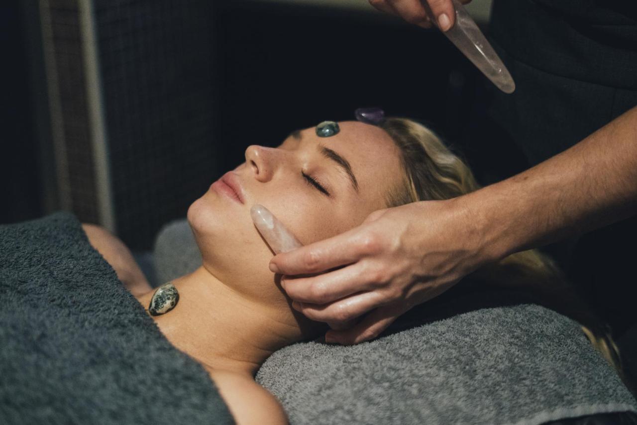 Boringdon Hall Hotel And Spa Плаймаут Экстерьер фото A woman receiving a facial treatment